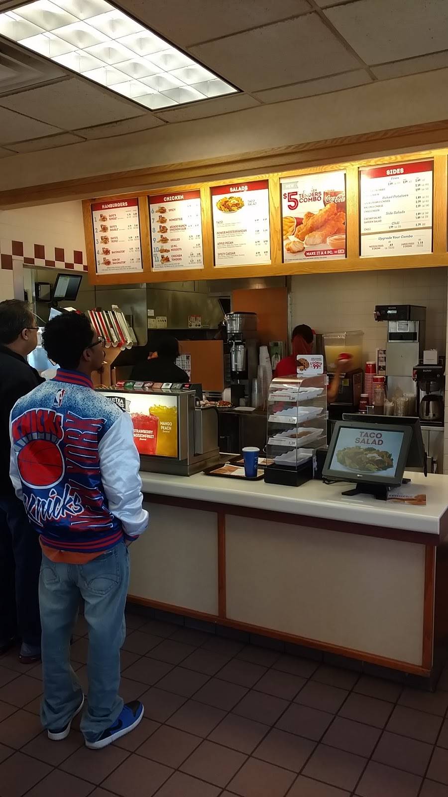 Wendys | restaurant | 30 Chestnut Hill Plaza, Newark, DE 19713, USA | 3023694245 OR +1 302-369-4245