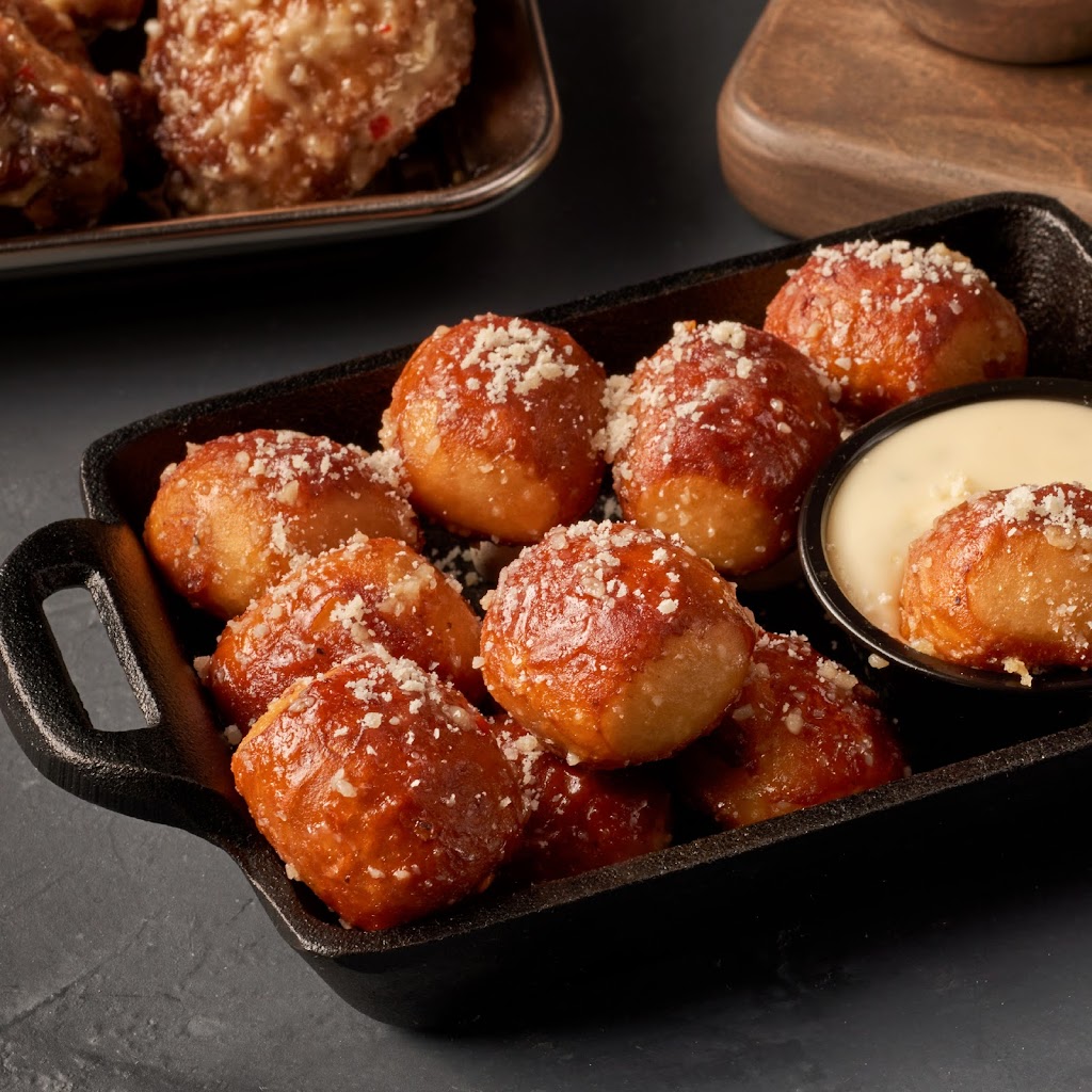 Smack Wings - Downtown E. Colonial | restaurant | 2914 E Colonial Dr, Orlando, FL 32803, USA | 4073782628 OR +1 407-378-2628