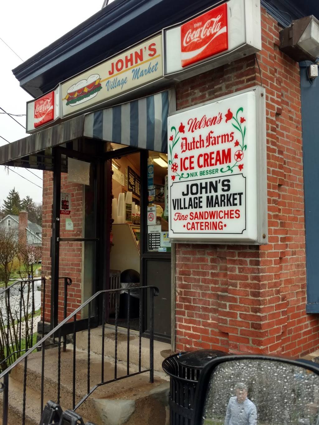 Johns Village Market | meal takeaway | 1 Pennsylvania Ave, Wayne, PA 19087, USA | 6106882633 OR +1 610-688-2633