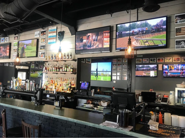 Clutch Kitchen & Pour House | restaurant | 601 S Cedar St, Charlotte, NC 28202, USA | 7043757566 OR +1 704-375-7566