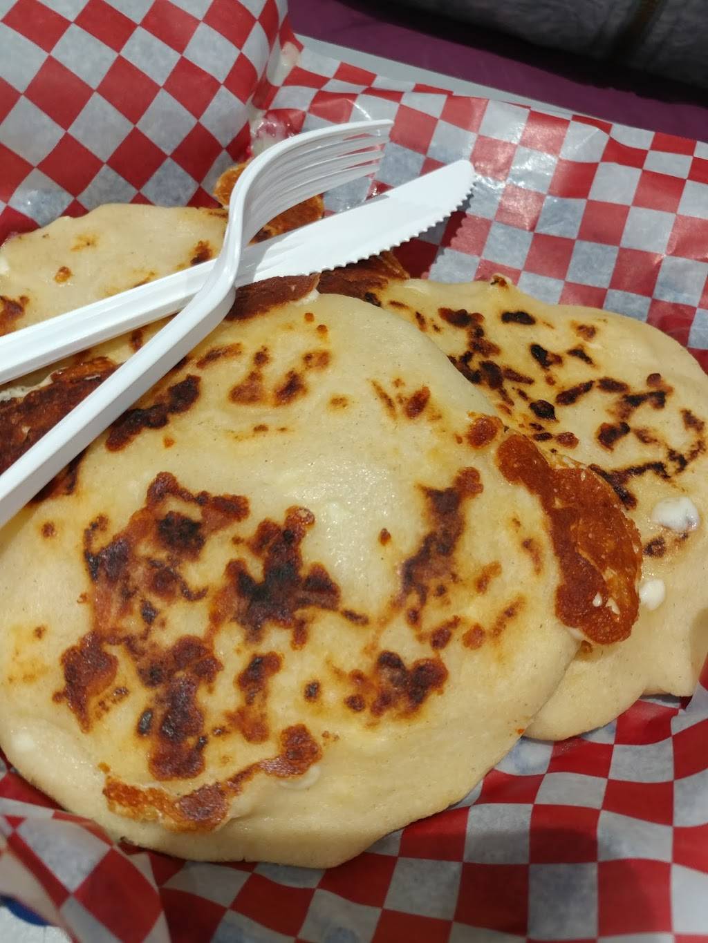 100% SALVADOREÑO Restaurant & Take out | restaurant | 612 Trethewey Dr, Toronto, ON M6M 4C3, Canada | 4162490305 OR +1 416-249-0305