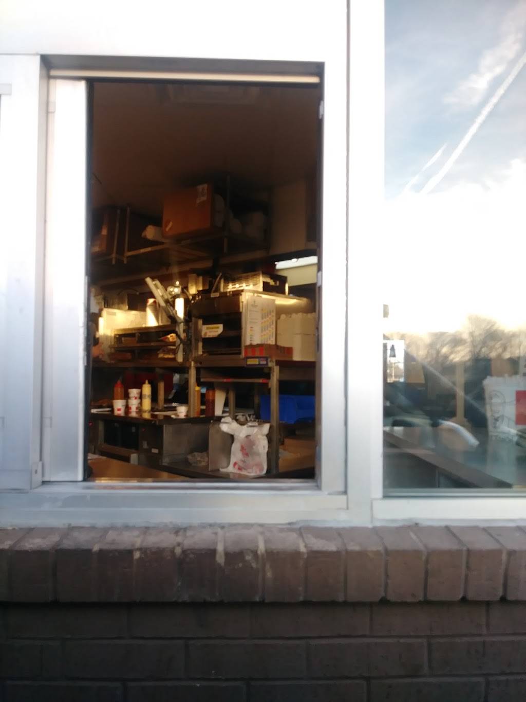 KFC | restaurant | N96 W17860, County Line Rd, Germantown, WI 53022, USA | 2622531000 OR +1 262-253-1000