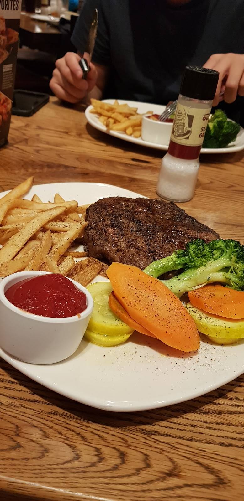 Outback Steakhouse | restaurant | 2590 Wabash Ave, Springfield, IL 62704, USA | 2175232815 OR +1 217-523-2815