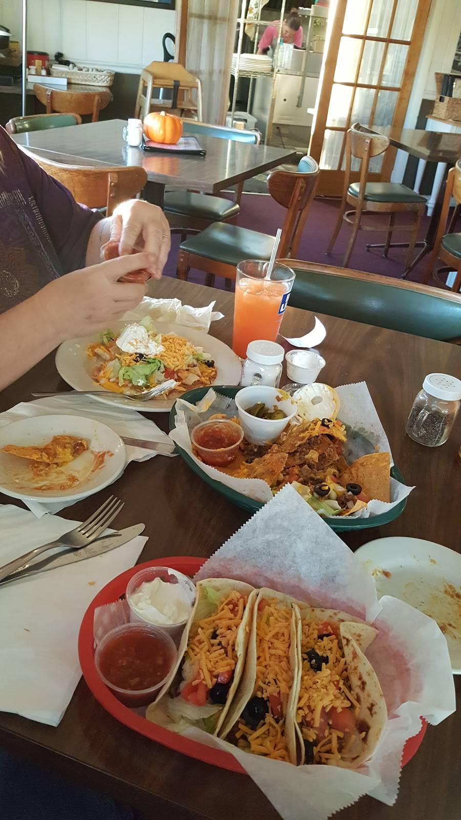 Jacksons Hole Bar & Grill | restaurant | 1798 Genesee St, Lake Geneva, WI 53147, USA | 2622481995 OR +1 262-248-1995