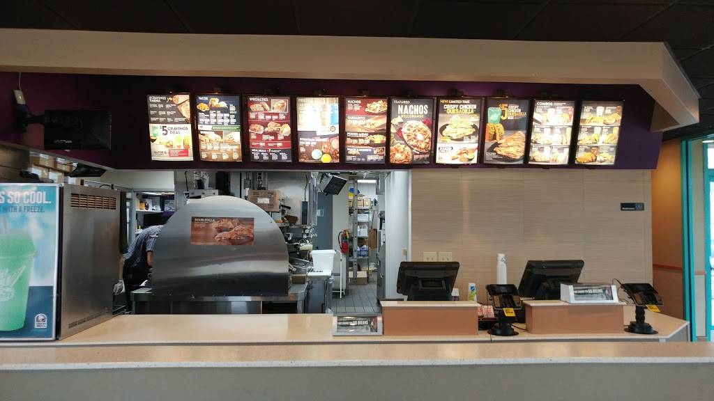 Taco Bell | meal takeaway | 619 W Pine St, West Baraboo, WI 53913, USA | 6083561193 OR +1 608-356-1193