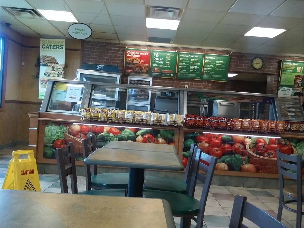 Subway | restaurant | 900 S Pleasantview Dr, Tuscola, IL 61953, USA | 2172535050 OR +1 217-253-5050