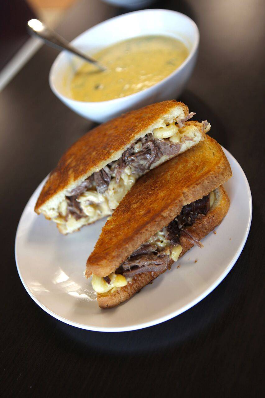 Cheesy Street Grill | restaurant | 117 Massachusetts Turnpike, Natick, MA 01760, Natick, MA 01760, USA | 6176064446 OR +1 617-606-4446