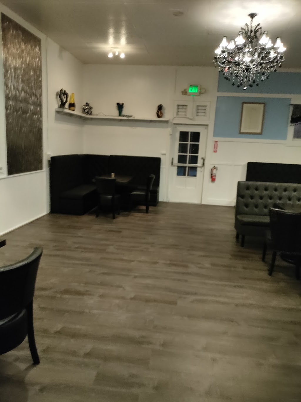 Moguls Supper Club | restaurant | 7440 Mission St, Colma, CA 94014, USA | 4158301453 OR +1 415-830-1453