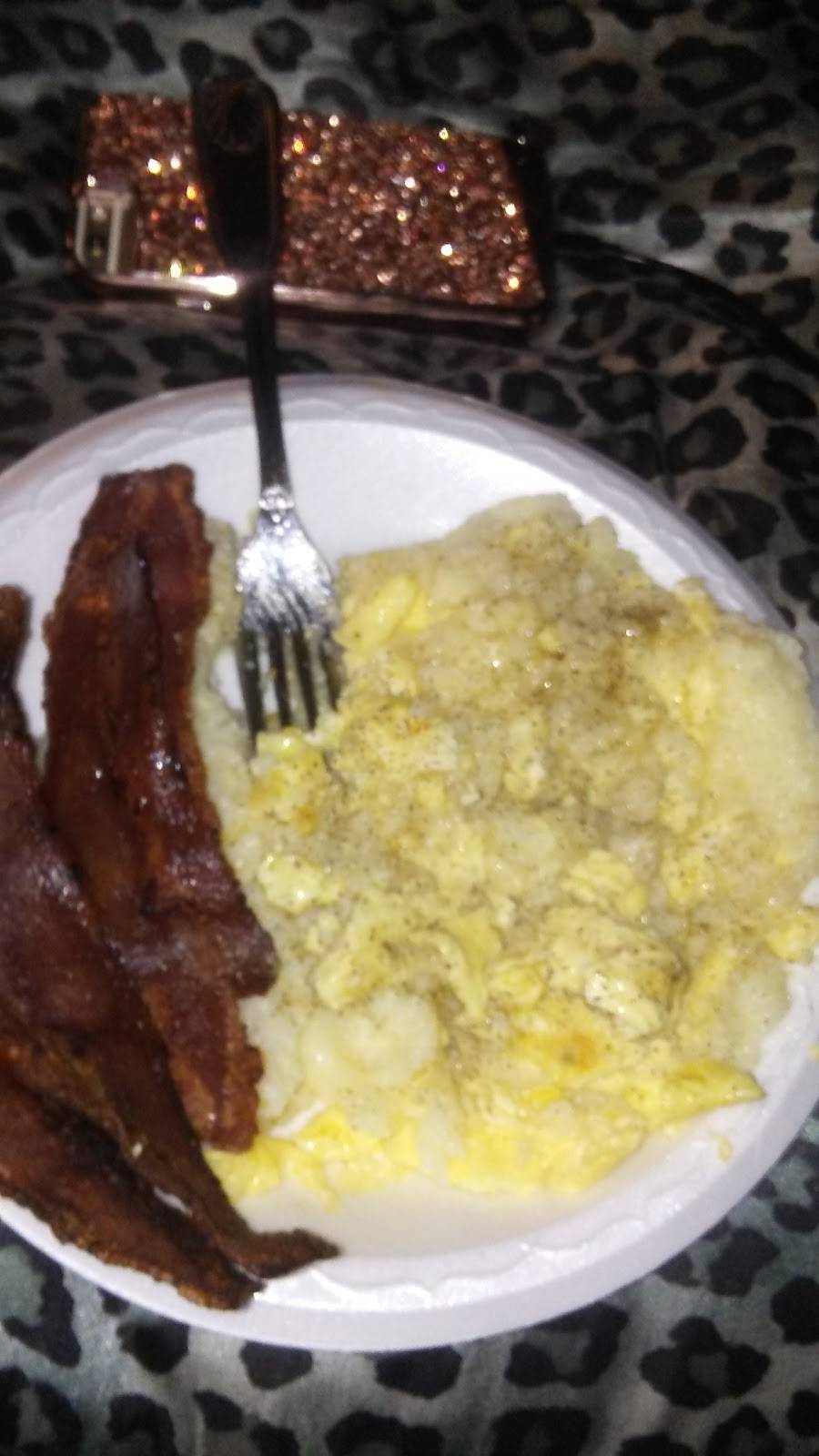 White Castle | restaurant | 265 Broadhollow Rd, Farmingdale, NY 11735, USA | 6312491885 OR +1 631-249-1885