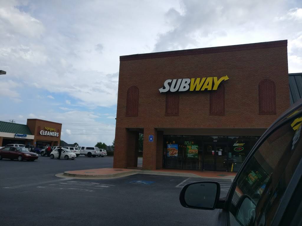 Subway | meal takeaway | 4993 Russell Pkwy Suite 300, Warner Robins, GA 31088, USA | 4789532300 OR +1 478-953-2300