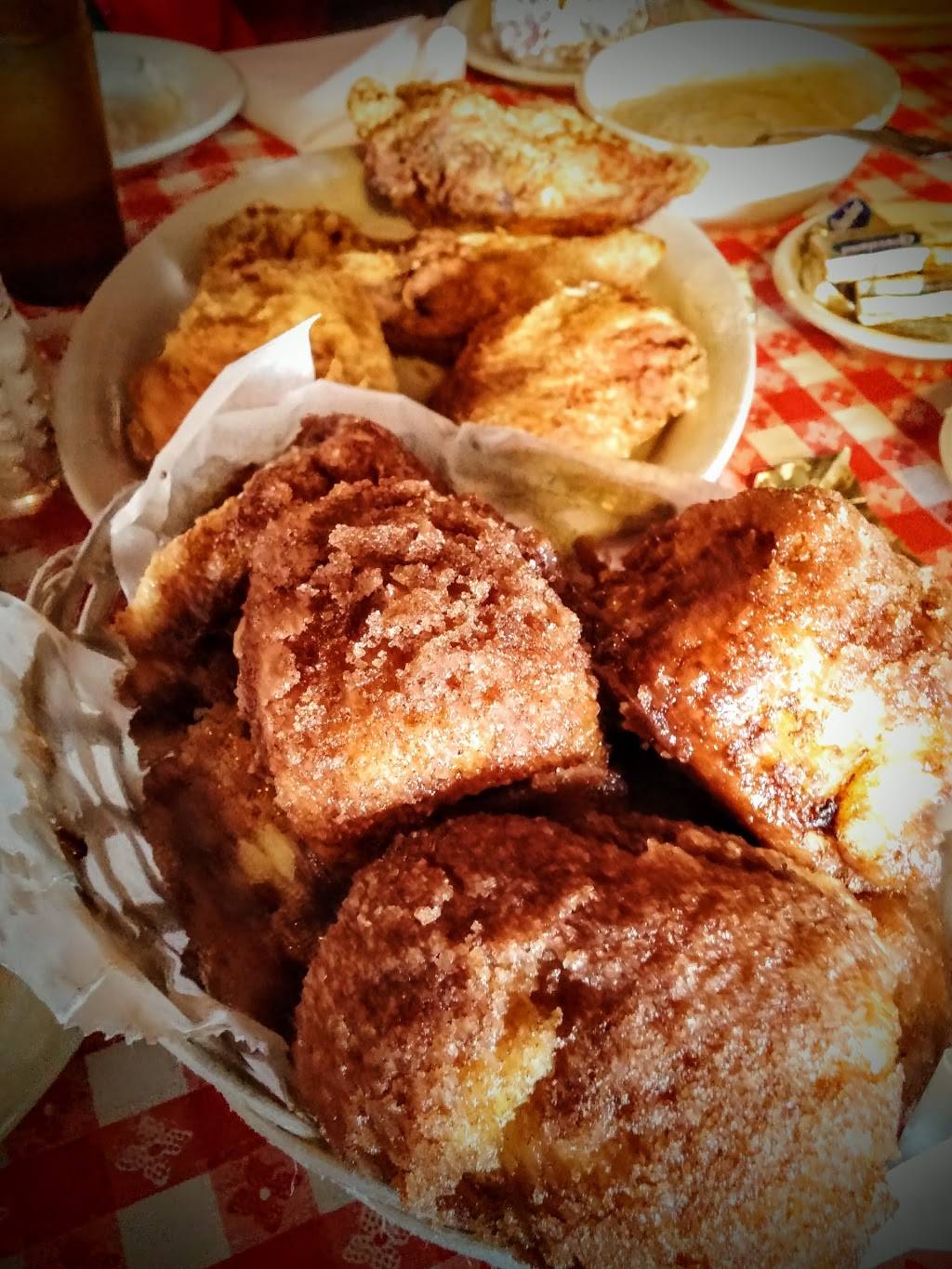 Strouds Oak Ridge Manor | restaurant | 5410 NE Oak Ridge Dr, Kansas City, MO 64119, USA | 8164549600 OR +1 816-454-9600