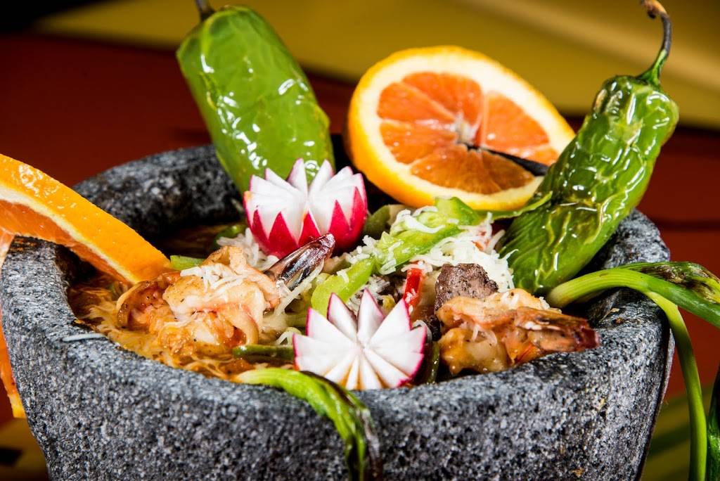 Damians | restaurant | 2075 W Orangeburg Ave, Modesto, CA 95350, USA | 2095263800 OR +1 209-526-3800