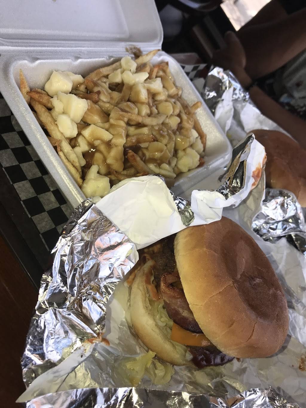 The Bulging Burger | restaurant | 2459 Queen St E, Toronto, ON M4E 1H7, Canada | 4166908466 OR +1 416-690-8466