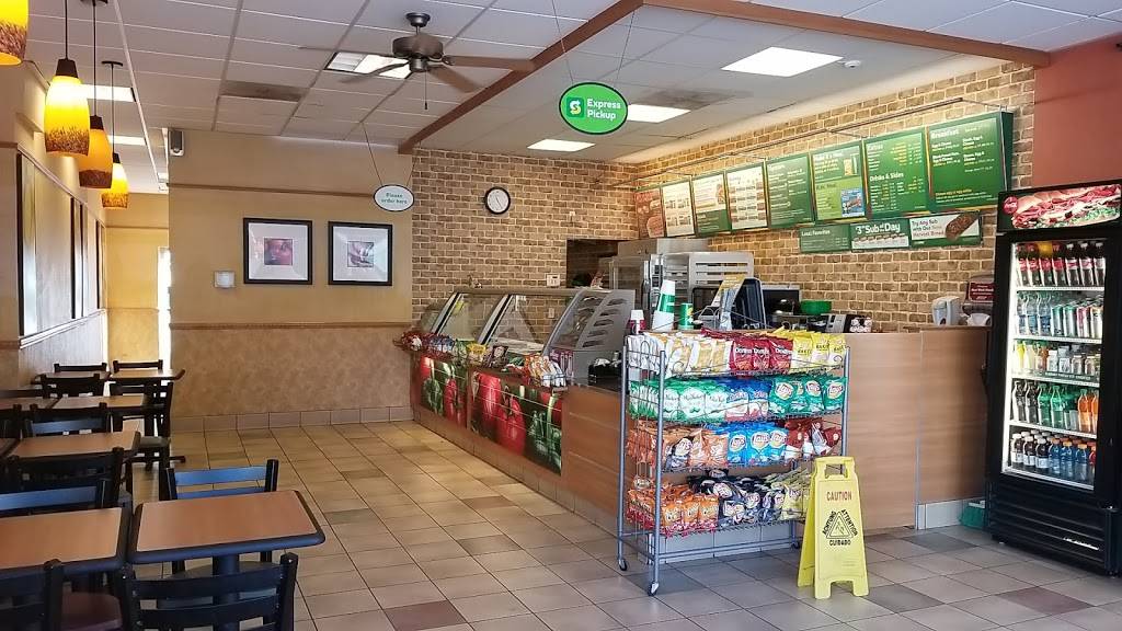 Subway | meal takeaway | 98 Front St N, Issaquah, WA 98027, USA | 4253922377 OR +1 425-392-2377