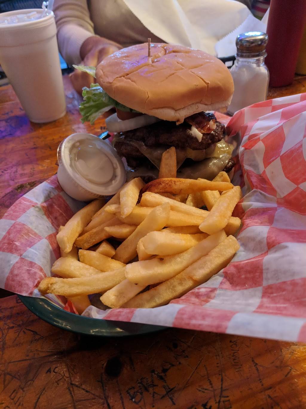 Hula Dawgs | restaurant | 5110 F, Wrightsboro Rd, Grovetown, GA 30813, USA | 7068634263 OR +1 706-863-4263