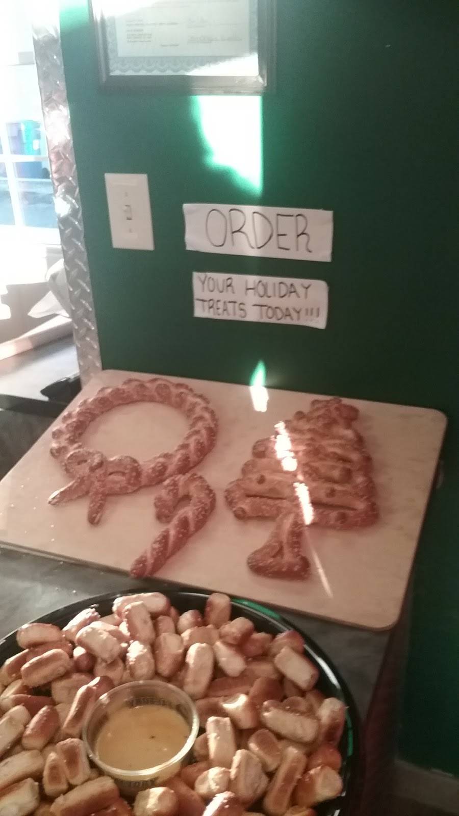 Philly Pretzel Factory | restaurant | 1075 West Chester Pike, West Chester, PA 19382, USA | 6109187100 OR +1 610-918-7100