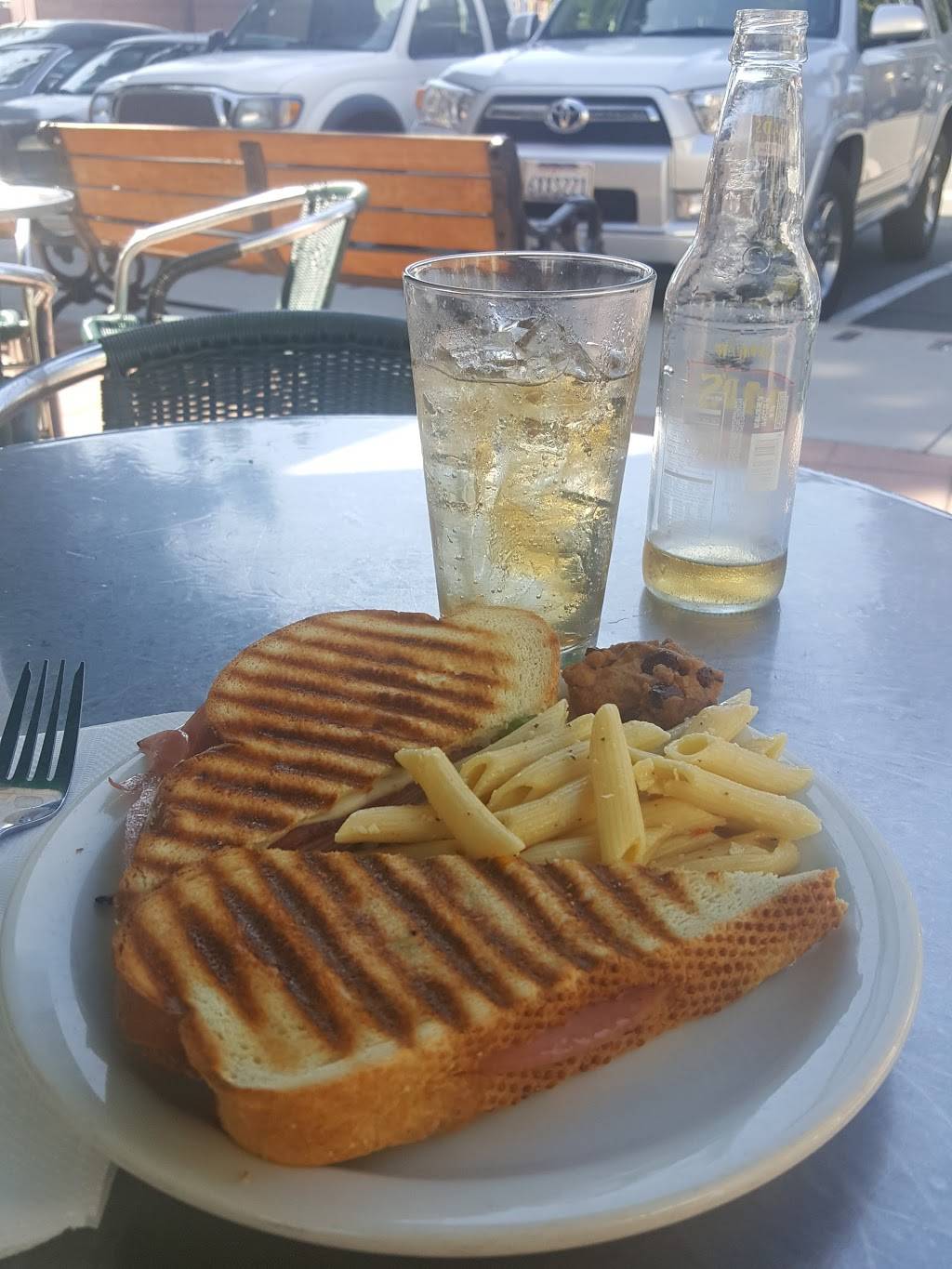 Twos Company | restaurant | 22 Plaza Square, Orange, CA 92866, USA | 7147717633 OR +1 714-771-7633