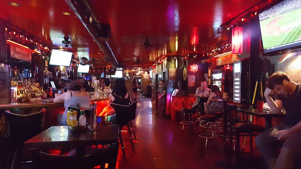 Cleos Bar And Grill | restaurant | 1935 W Chicago Ave, Chicago, IL 60622, USA | 3122435600 OR +1 312-243-5600