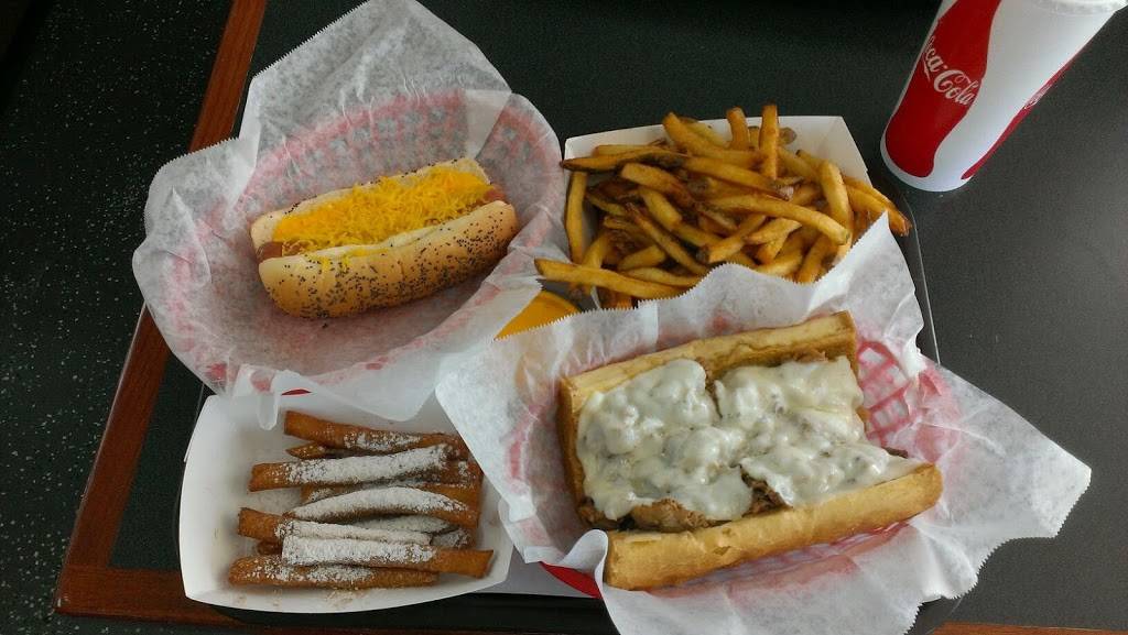 Chi-Town Dogs | restaurant | 541 B Auburn Dr., Island Lake, IL 60042, USA | 8478655179 OR +1 847-865-5179