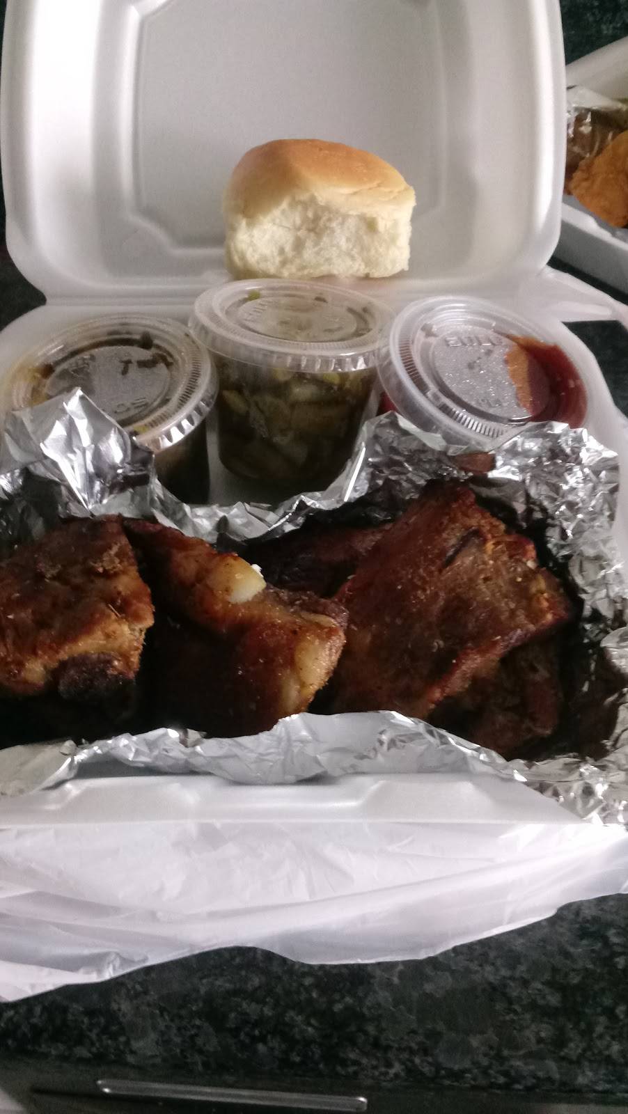 Backyard Barbecue | restaurant | 2253 Hill Rd, Grand Blanc, MI 48439, USA | 8105797979 OR +1 810-579-7979