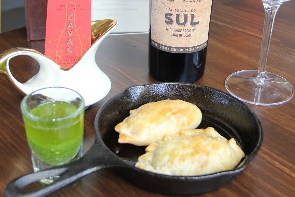 Cavas | restaurant | 401 E Erie St, Milwaukee, WI 53202, USA | 4149309088 OR +1 414-930-9088