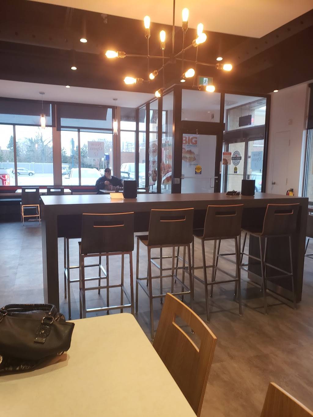 Mary Browns Chicken & Taters | restaurant | 901 Brant St Unit#3, Burlington, ON L7R 2J6, Canada | 9056341726 OR +1 905-634-1726