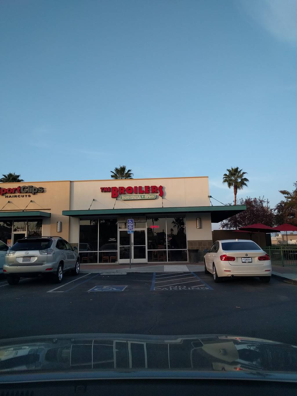 The Broilers | restaurant | 780 W Palmdon Dr, Fresno, CA 93704, USA | 5594384135 OR +1 559-438-4135