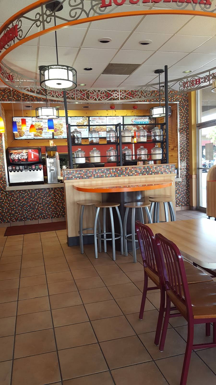 Popeyes Louisiana Kitchen | restaurant | 12659 Glenoaks Blvd, Sylmar, CA 91342, USA | 8183675110 OR +1 818-367-5110