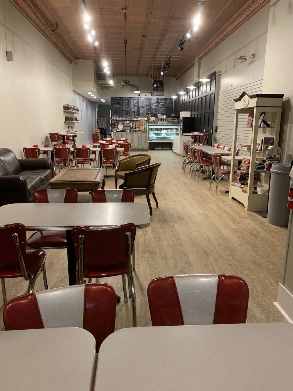 Uncommon Grounds | cafe | 111 W Salem Ave, Indianola, IA 50125, USA | 5159619681 OR +1 515-961-9681