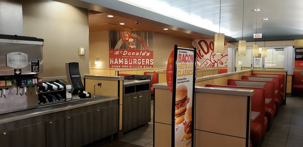 McDonalds | meal takeaway | 300 Moasis Dr, Little Chute, WI 54140, USA | 9206879180 OR +1 920-687-9180