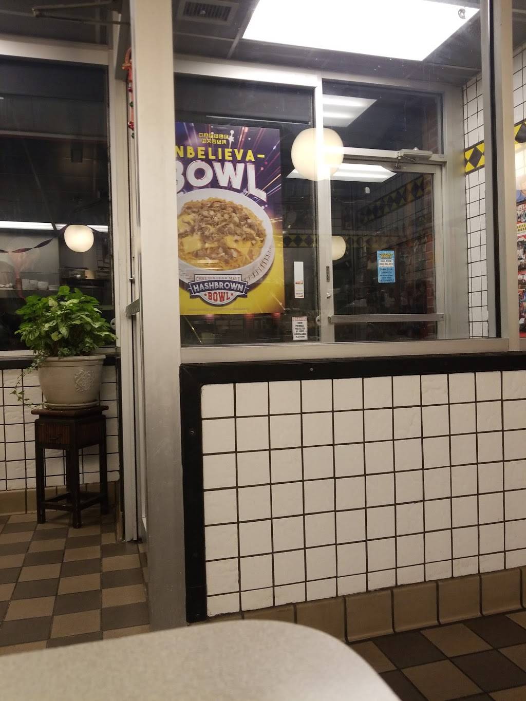 Waffle House | meal takeaway | 2740 Richmond Rd, Lexington, KY 40517, USA | 8592664919 OR +1 859-266-4919