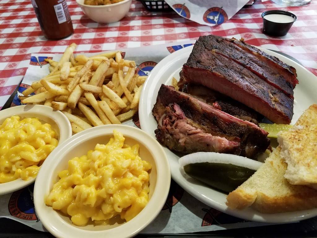 Risckys BAR-B-Q | restaurant | 6701 Camp Bowie Blvd, Fort Worth, TX 76116, USA | 8179891800 OR +1 817-989-1800
