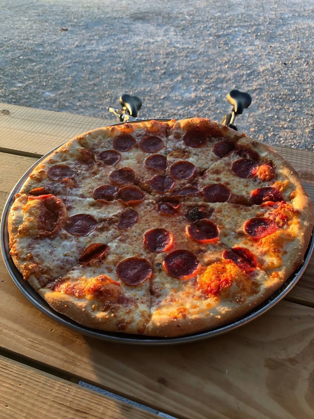 Causeway Pizza | restaurant | 301 Sadowski Causeway, Key Colony Beach, FL 33051, USA | 3057354116 OR +1 305-735-4116