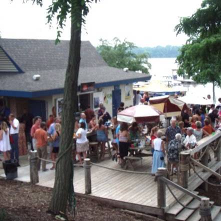 Sunsetters Waterfront Bar and Grill (Seasonal) | restaurant | 17 Waters Edge Blvd, Springfield, IL 62712, USA | 2174833625 OR +1 217-483-3625