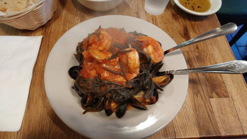 Pepe Rosso To Go | restaurant | 149 Sullivan St # 1, New York, NY 10012, USA | 2126774555 OR +1 212-677-4555