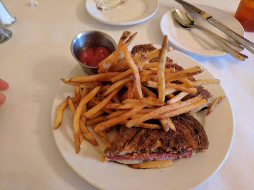 Emils | restaurant | 210 E Lincoln St, Tullahoma, TN 37388, USA | 9314617070 OR +1 931-461-7070