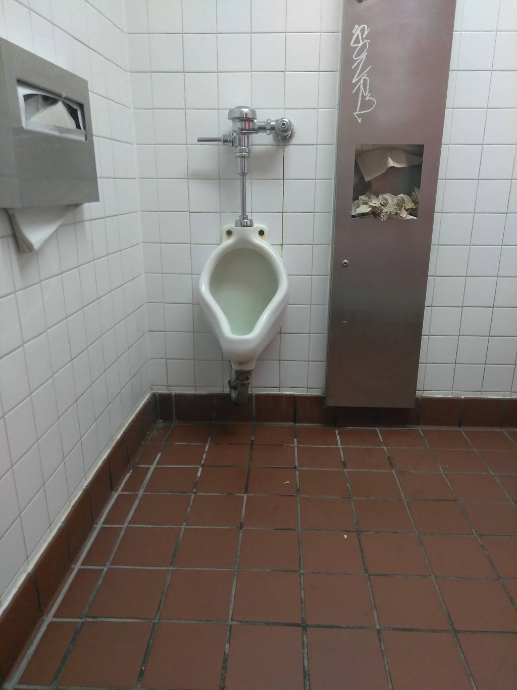 Wienerschnitzel | restaurant | 4044 Ming Ave, Bakersfield, CA 93309, USA | 6613975351 OR +1 661-397-5351