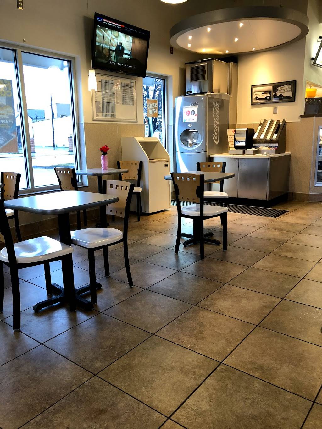 White Castle | restaurant | 7400 Vine St, Cincinnati, OH 45216, USA | 5139481171 OR +1 513-948-1171