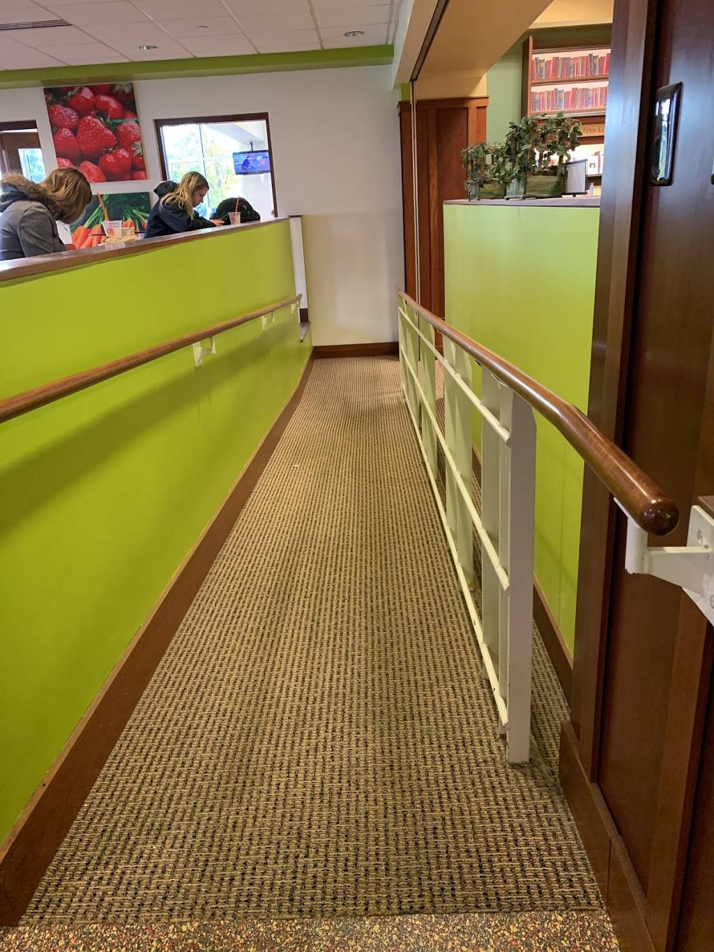 Jamba Juice Ball State University | restaurant | 2000 West UniversityArt &, Jouralism Bldg, Muncie, IN 47306, USA | 7652856936 OR +1 765-285-6936