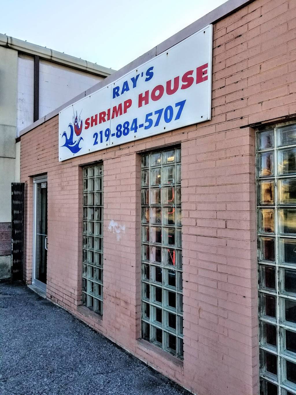 Rays Shrimp House | restaurant | 3770 Grant St, Gary, IN 46408, USA | 2198845707 OR +1 219-884-5707