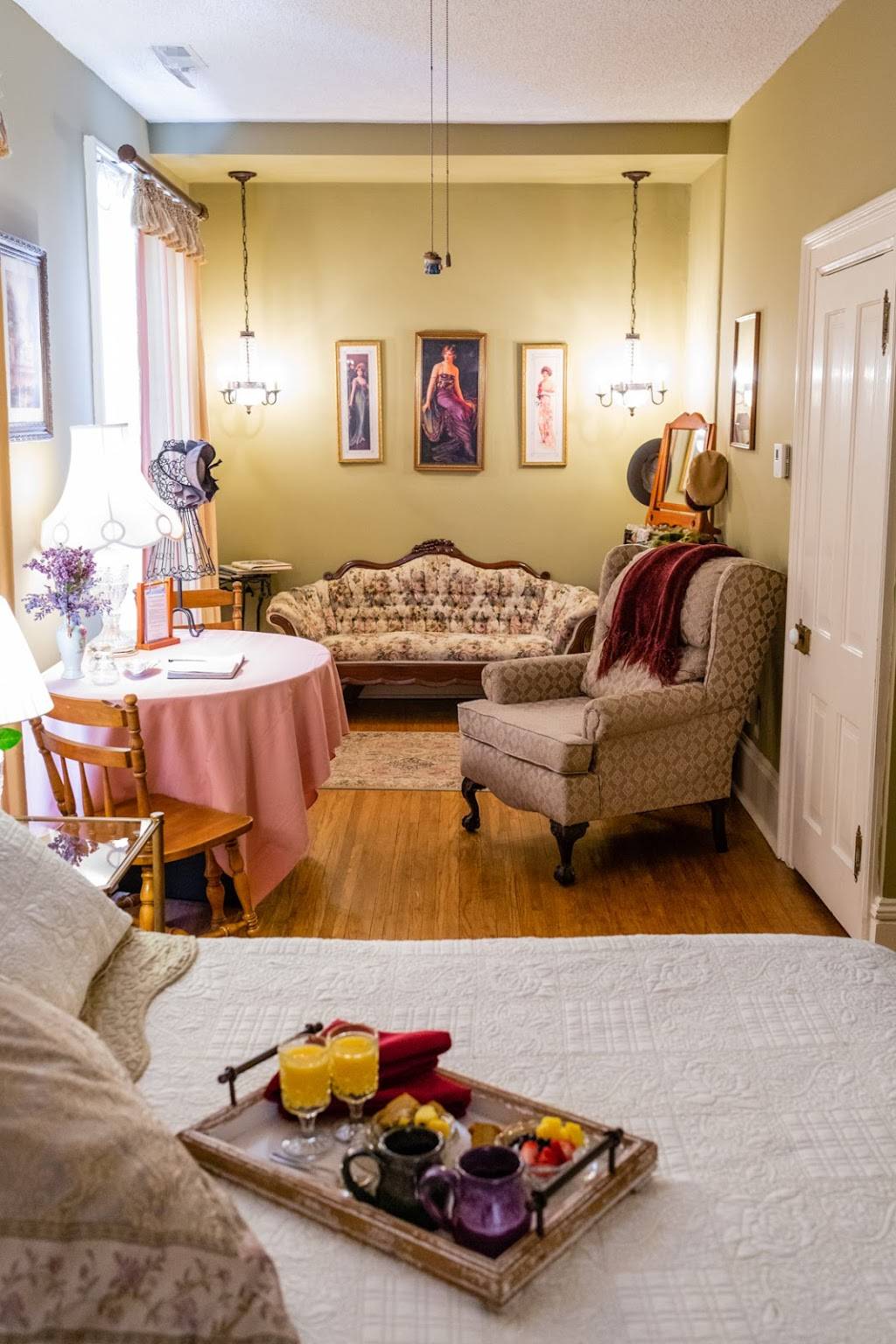 Whispering Pines Bed & Breakfast | restaurant | 2018 6th Ave, Nebraska City, NE 68410, USA | 4028735850 OR +1 402-873-5850