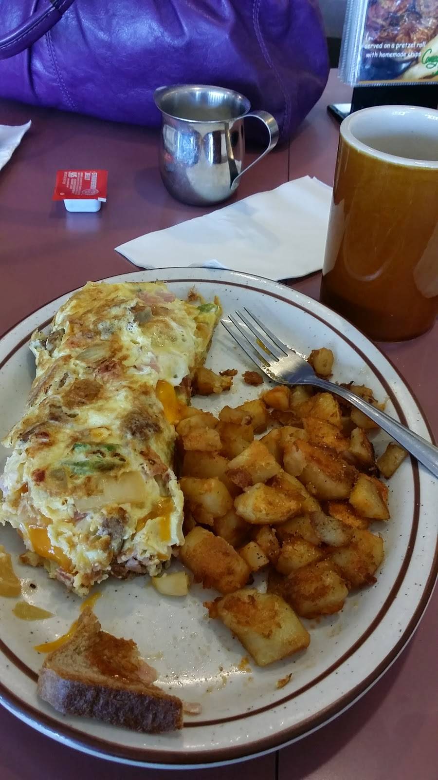 Coney Island | restaurant | 14 Railroad Ave, Middletown, NY 10940, USA | 8453433714 OR +1 845-343-3714