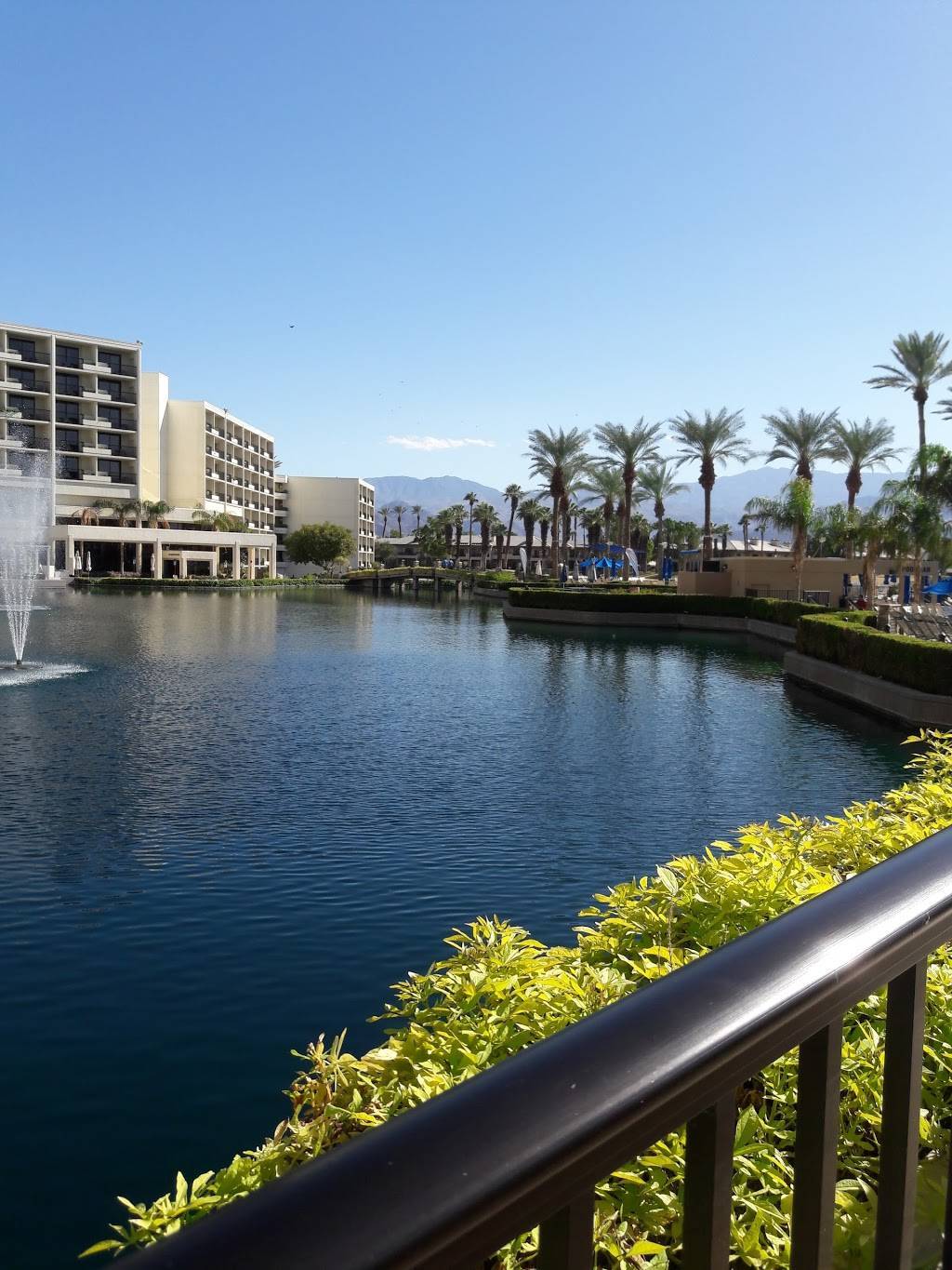 The Oasis Country Club | restaurant | 42330 Casbah Way, Palm Desert, CA 92211, USA | 7603452715 OR +1 760-345-2715