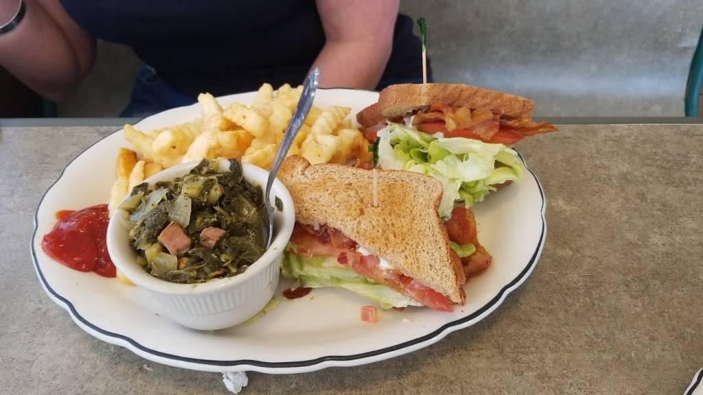 Dora Cafe | restaurant | 3201 N Hwy 19A, Mt Dora, FL 32757, USA | 3523832323 OR +1 352-383-2323