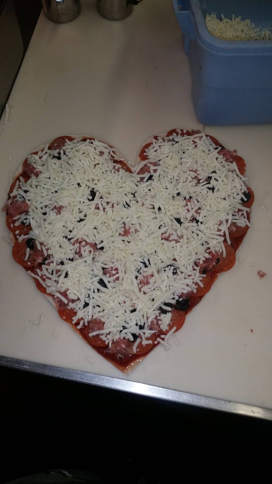 Ginos Pizza | restaurant | 6420 S Central Ave, Phoenix, AZ 85042, USA | 6022683341 OR +1 602-268-3341