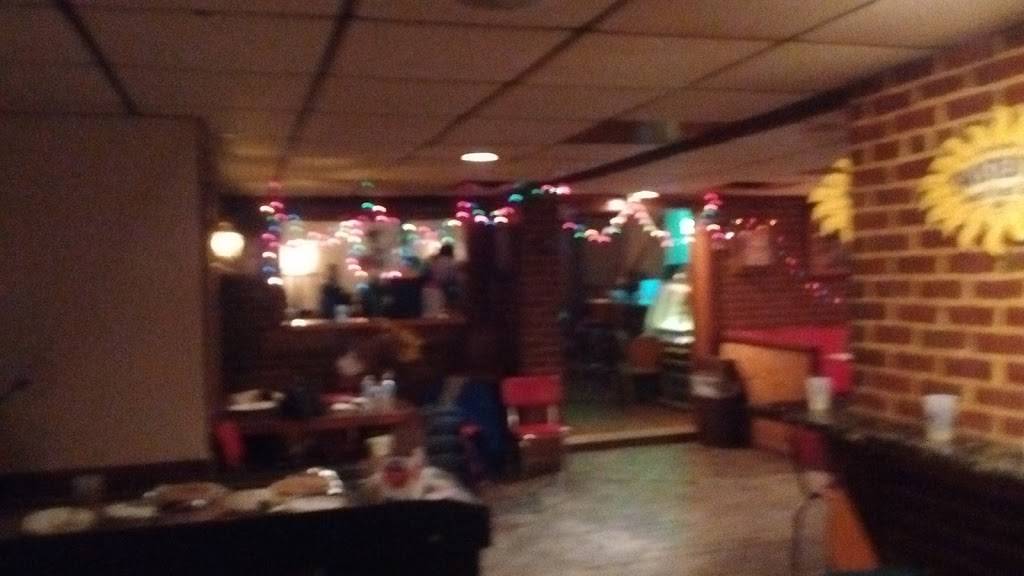 Dicks Bar | restaurant | 912 Lincolnway, La Porte, IN 46350, USA | 2193269702 OR +1 219-326-9702