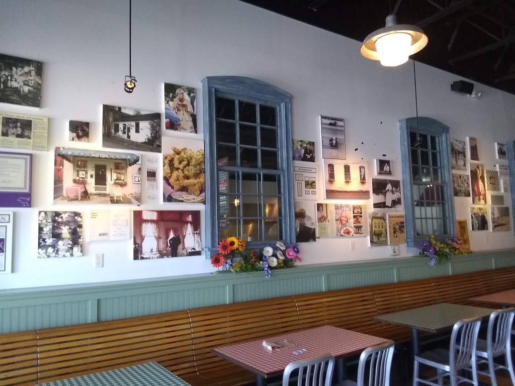 Hatties Chicken Shack | restaurant | 3057 Rt 50 Wilton Plaza, Saratoga Springs, NY 12866, USA | 5182260000 OR +1 518-226-0000