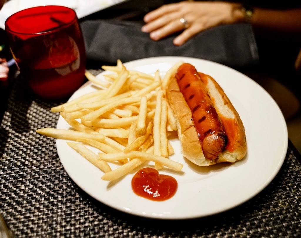 Media Grill + Bar | restaurant | 2201 N Stemmons Fwy, Dallas, TX 75207, USA | 2147617439 OR +1 214-761-7439