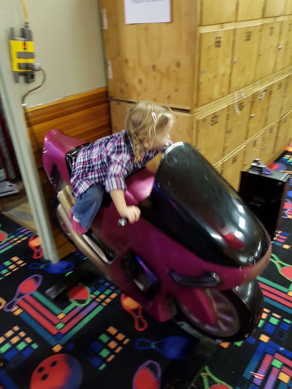 Ice Lanes | restaurant | 208 N 10th Ave, Sterling, CO 80751, USA | 9705223331 OR +1 970-522-3331