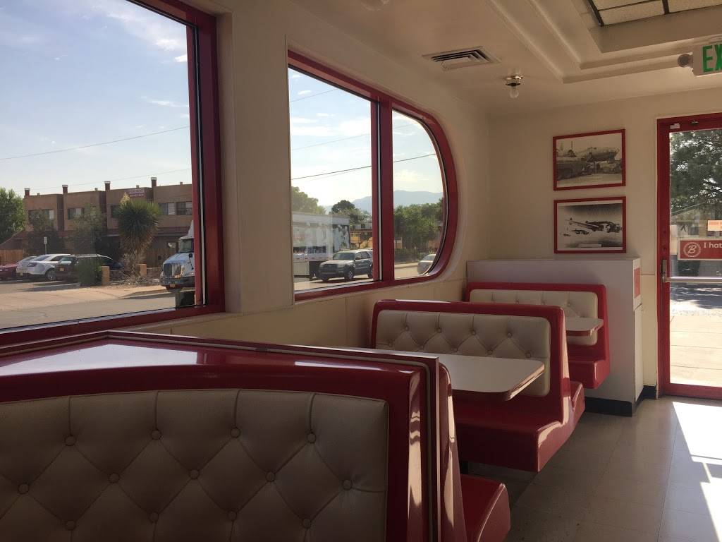 Blakes Lotaburger | restaurant | 1300 San Mateo Blvd SE, Albuquerque, NM 87108, USA | 5052555601 OR +1 505-255-5601